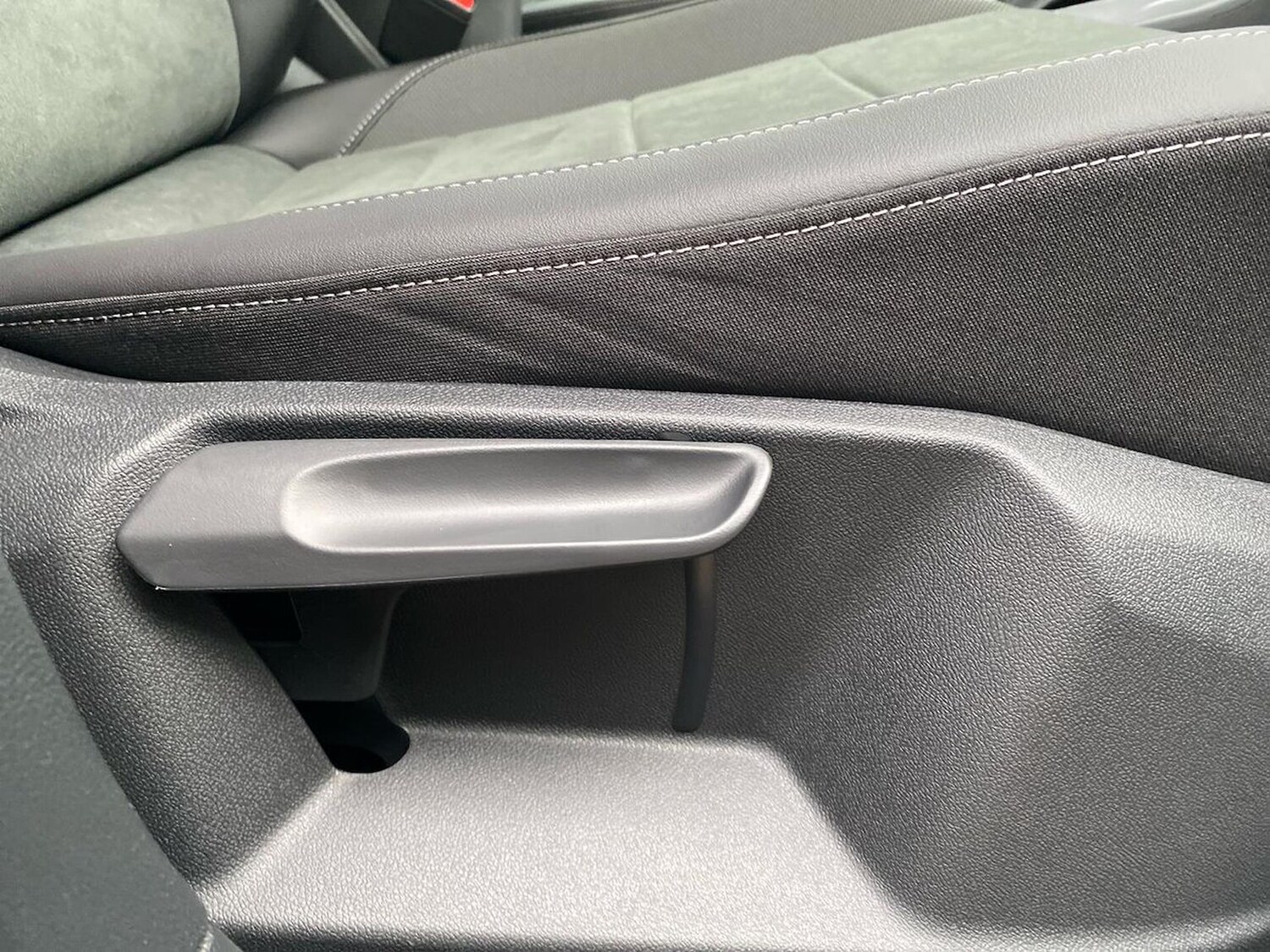 Used Volkswagen T-Roc 2025 for sale - 76461858: Photo 30