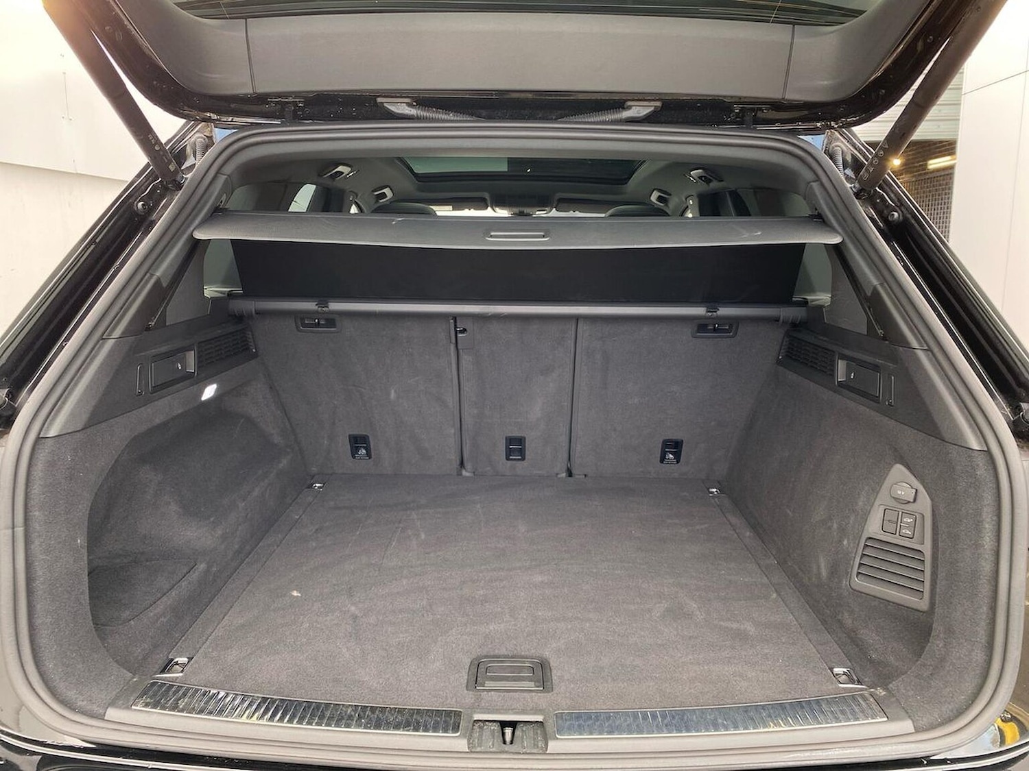 Used Volkswagen Touareg 2023 for sale - 76778320: Photo 17