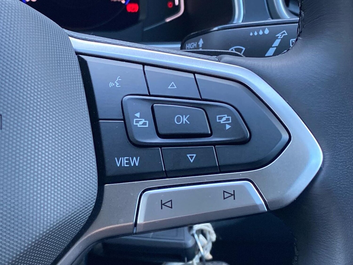 Used Volkswagen T-Roc 2023 for sale - 78195920: Photo 26