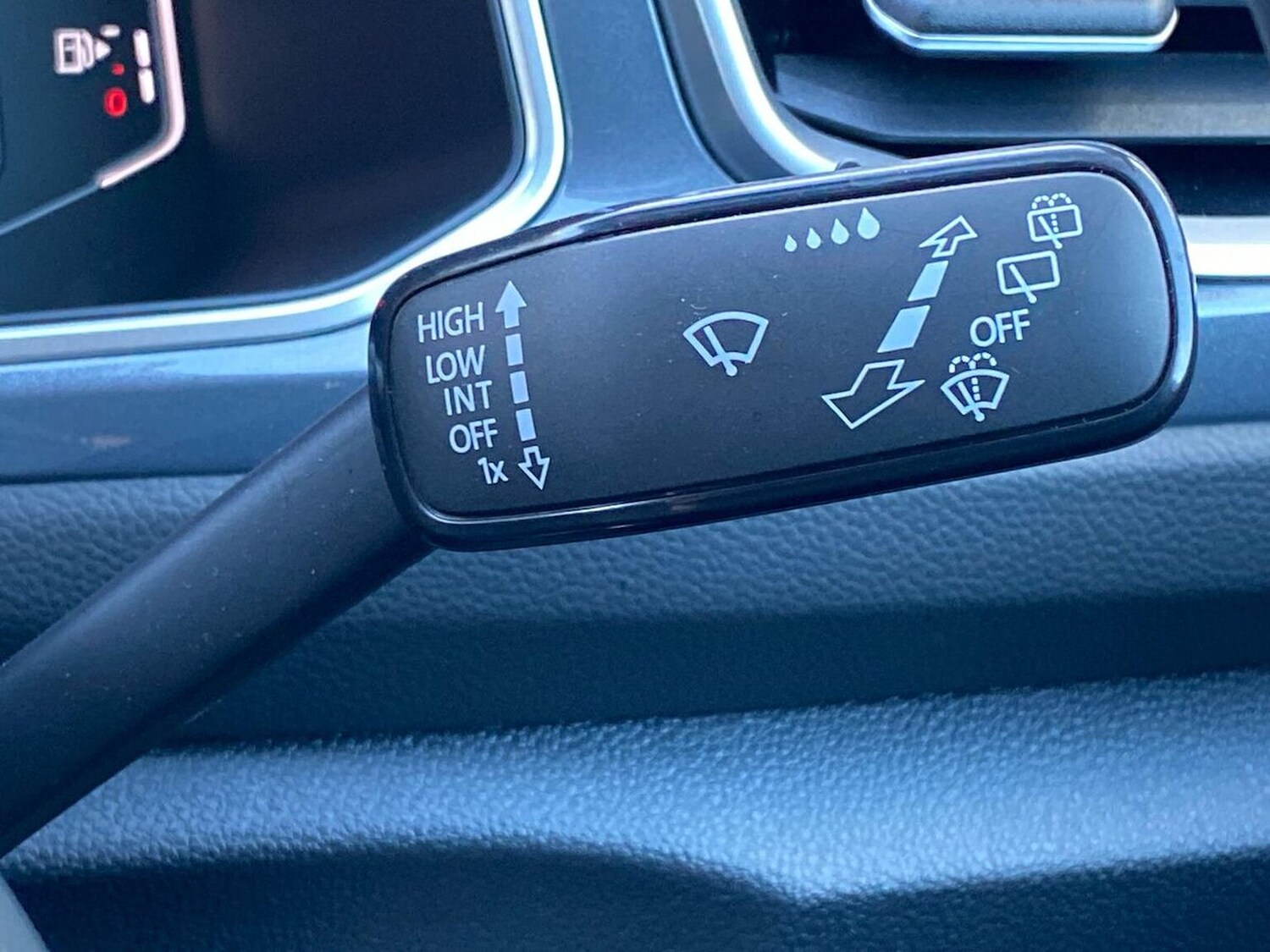 Used Volkswagen T-Roc 2023 for sale - 78195920: Photo 28