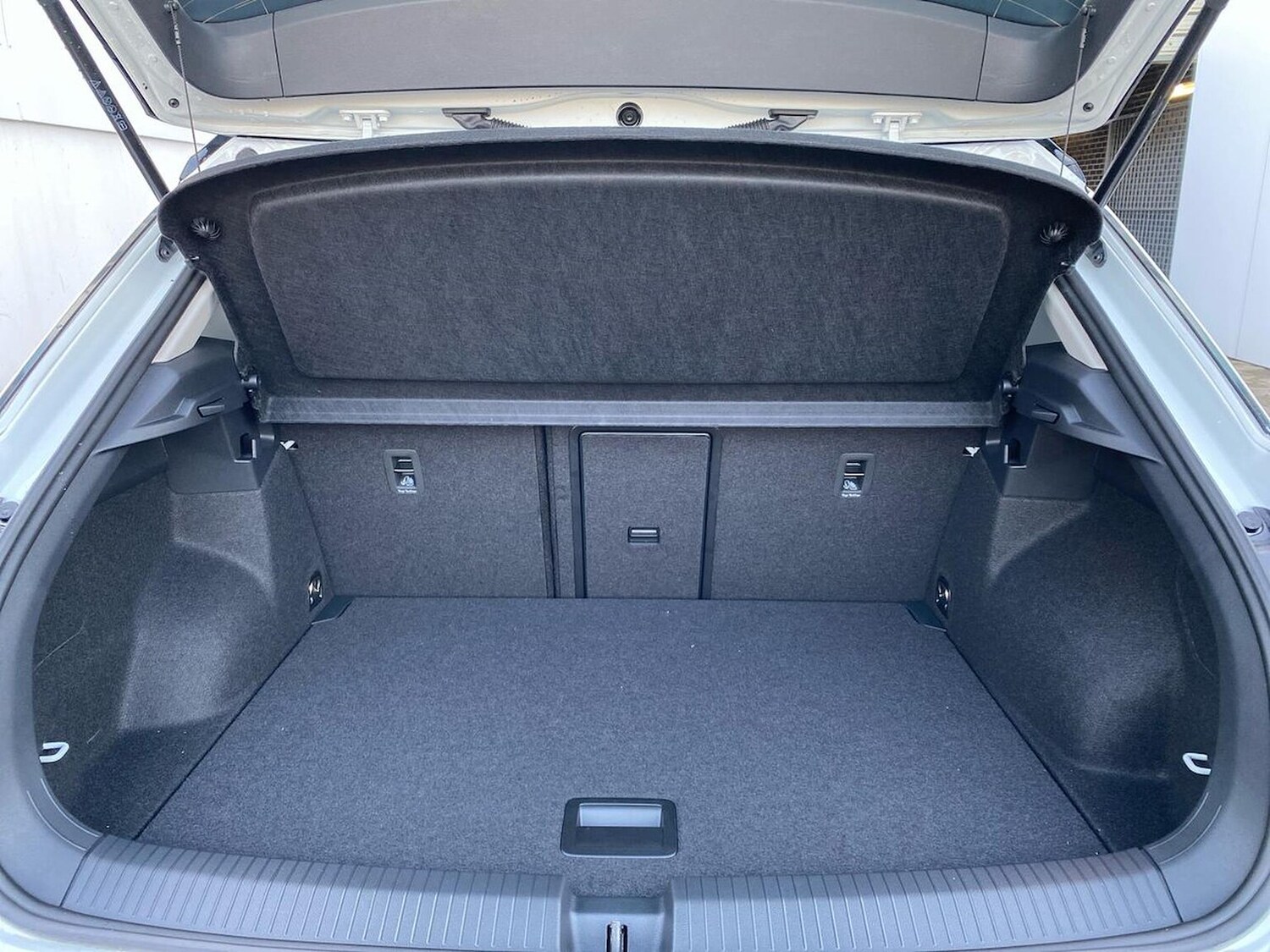 Used Volkswagen T-Roc 2025 for sale - 77488125: Photo 17