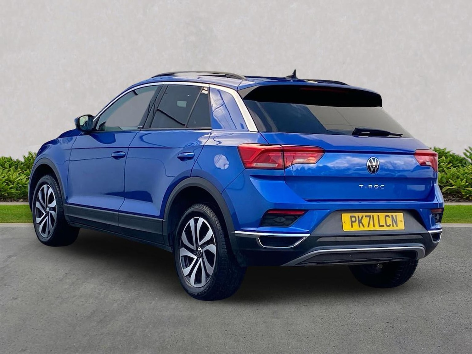 Used Volkswagen T-Roc 2021 for sale - 76628212: Photo 2