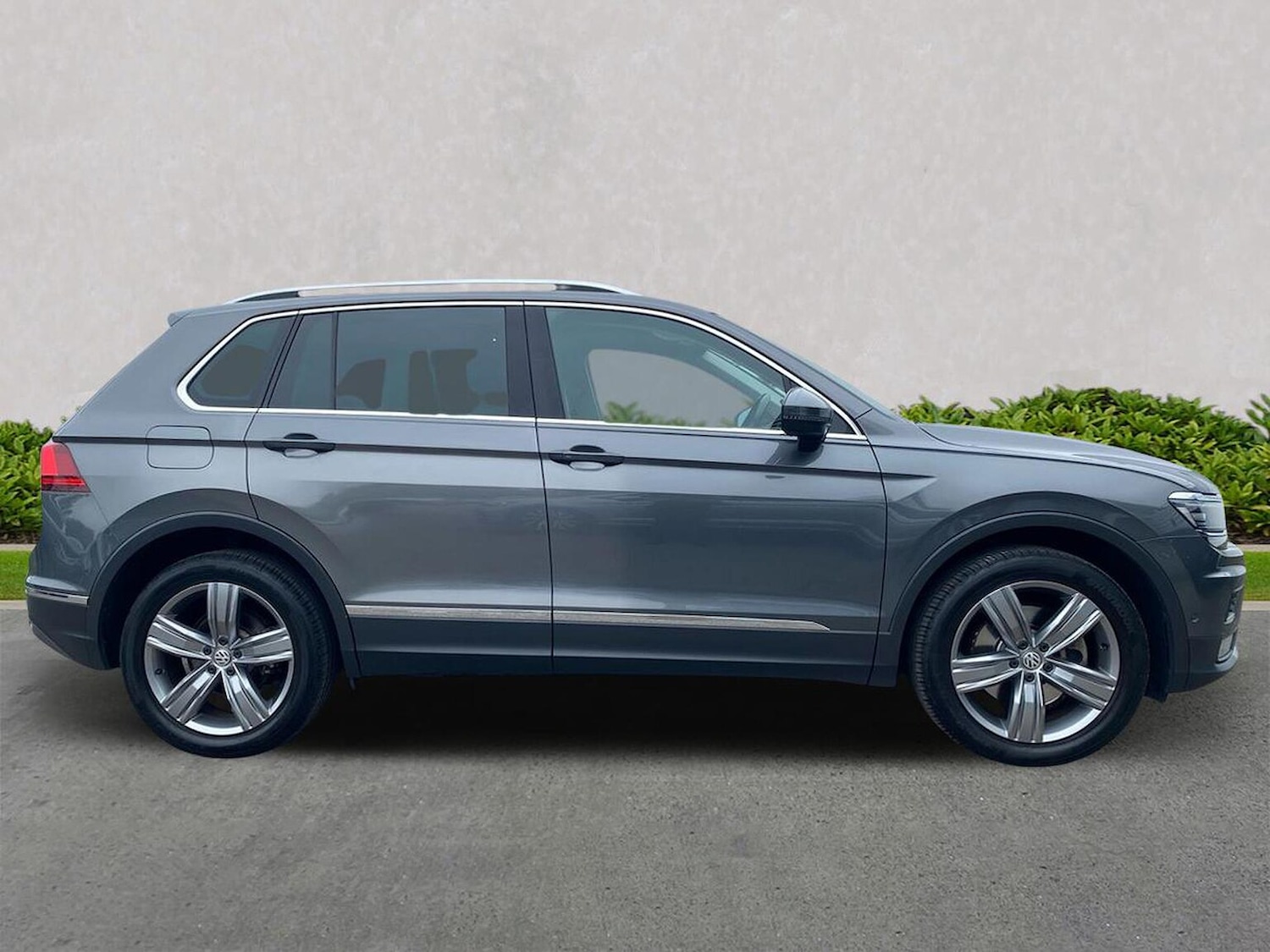 Used Volkswagen Tiguan 2018 for sale - 76011042: Photo 3