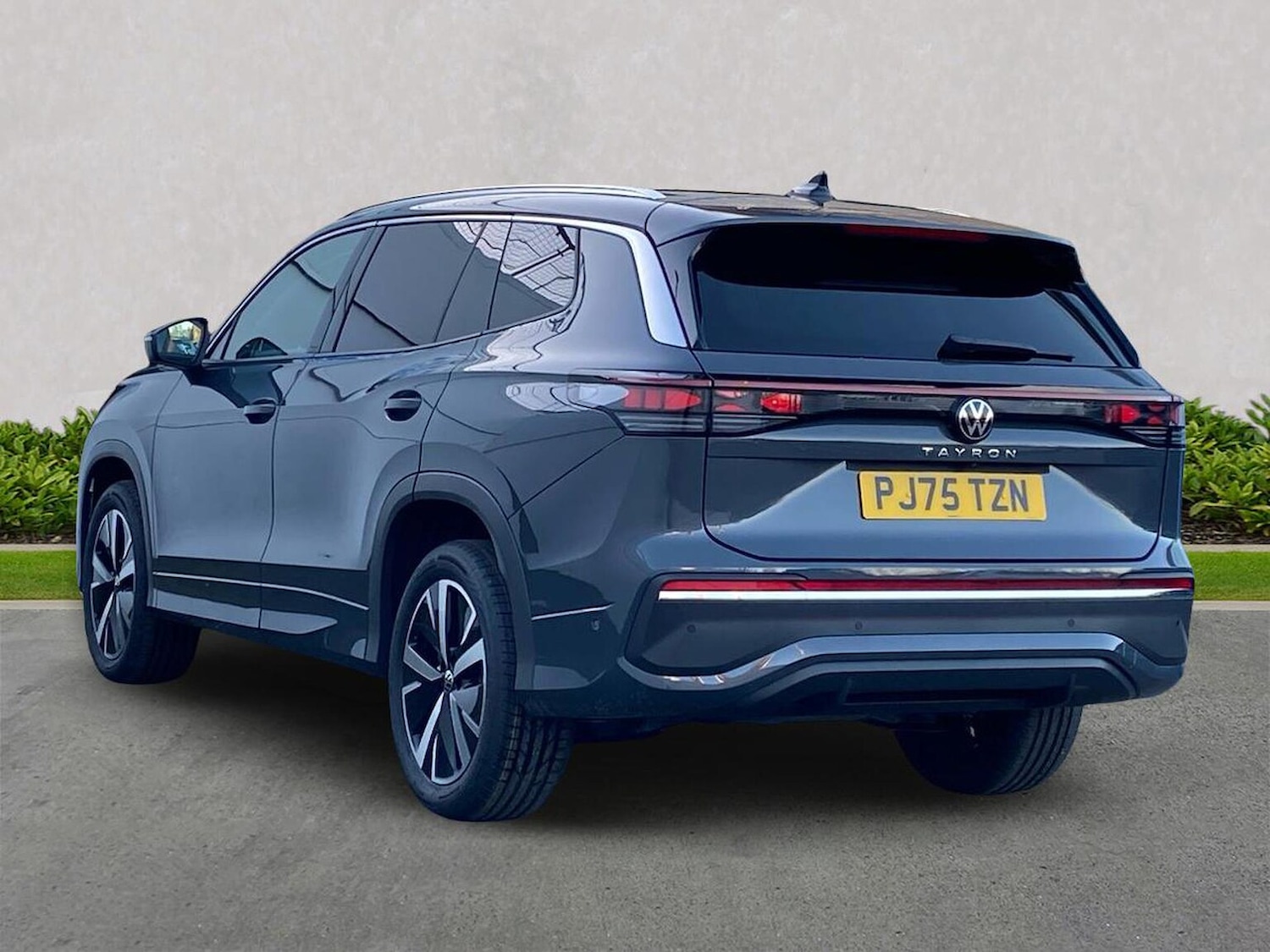 Used Volkswagen Touran 2025 for sale - 76725942: Photo 2