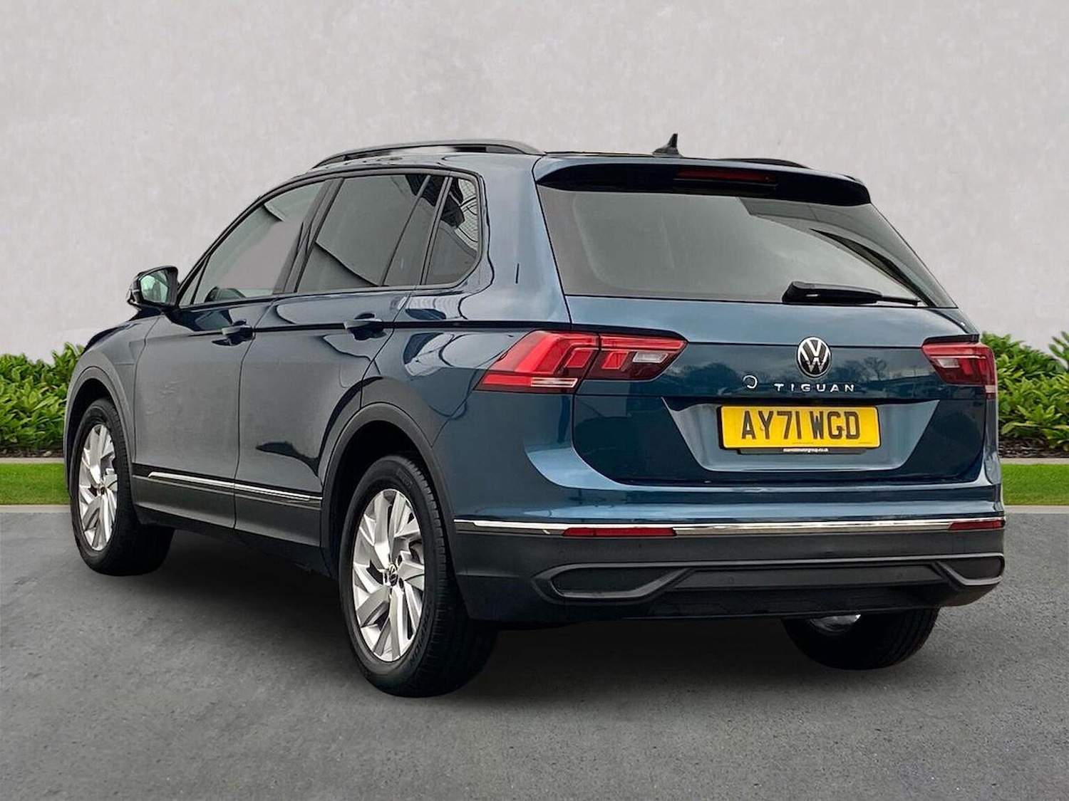 Used Volkswagen Tiguan 2021 for sale - 76713209: Photo 2