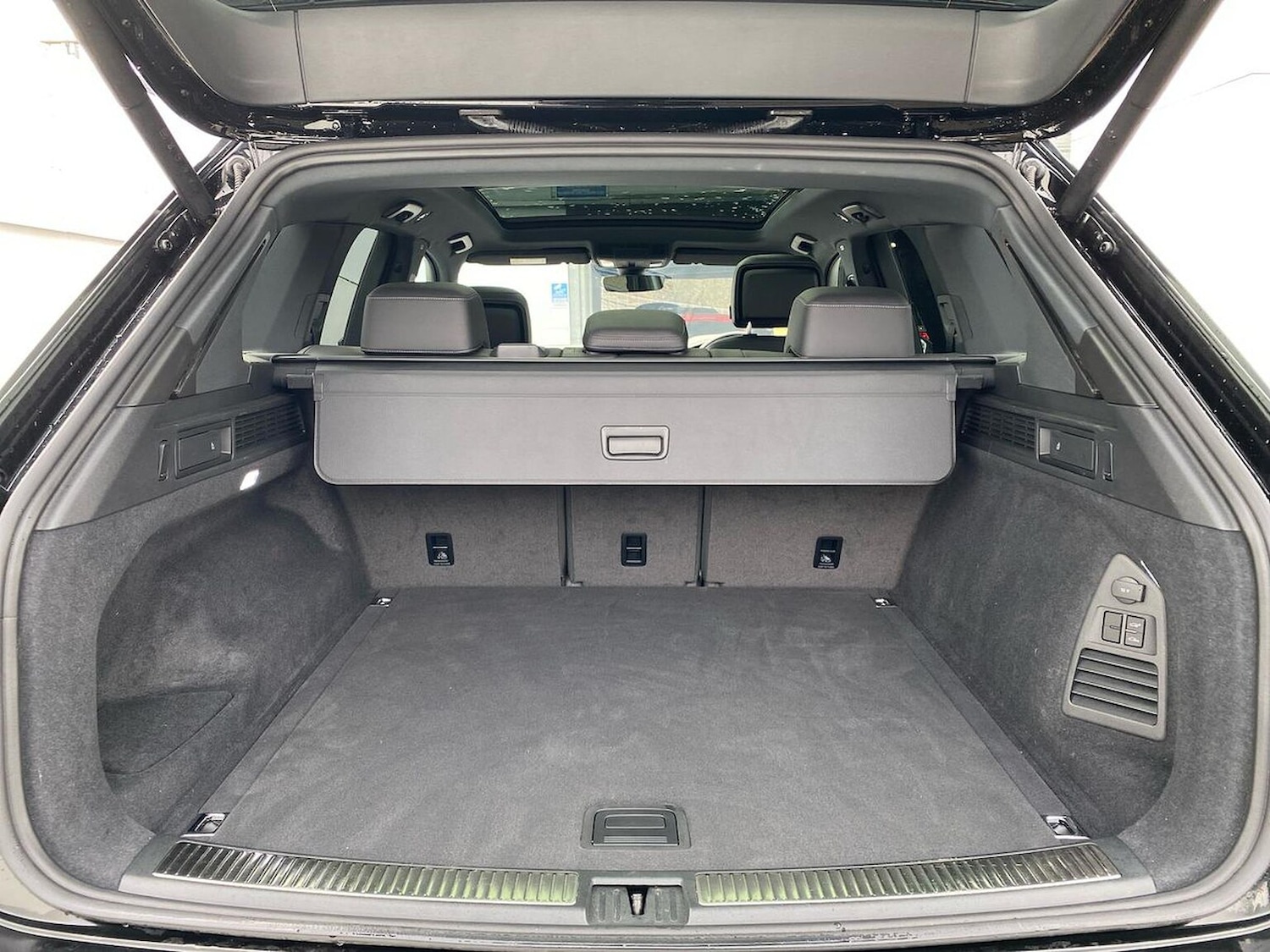 Used Volkswagen Touareg 2025 for sale - 78039288: Photo 17