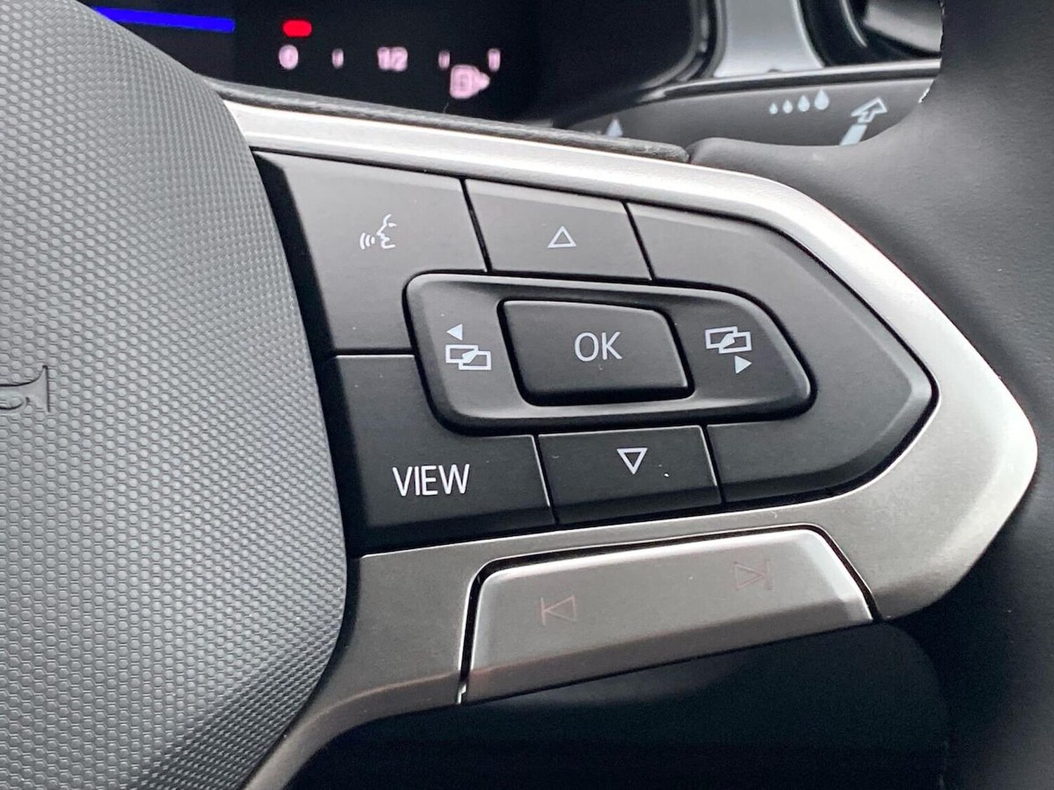 Used Volkswagen T-Roc 2025 for sale - 76127149: Photo 25