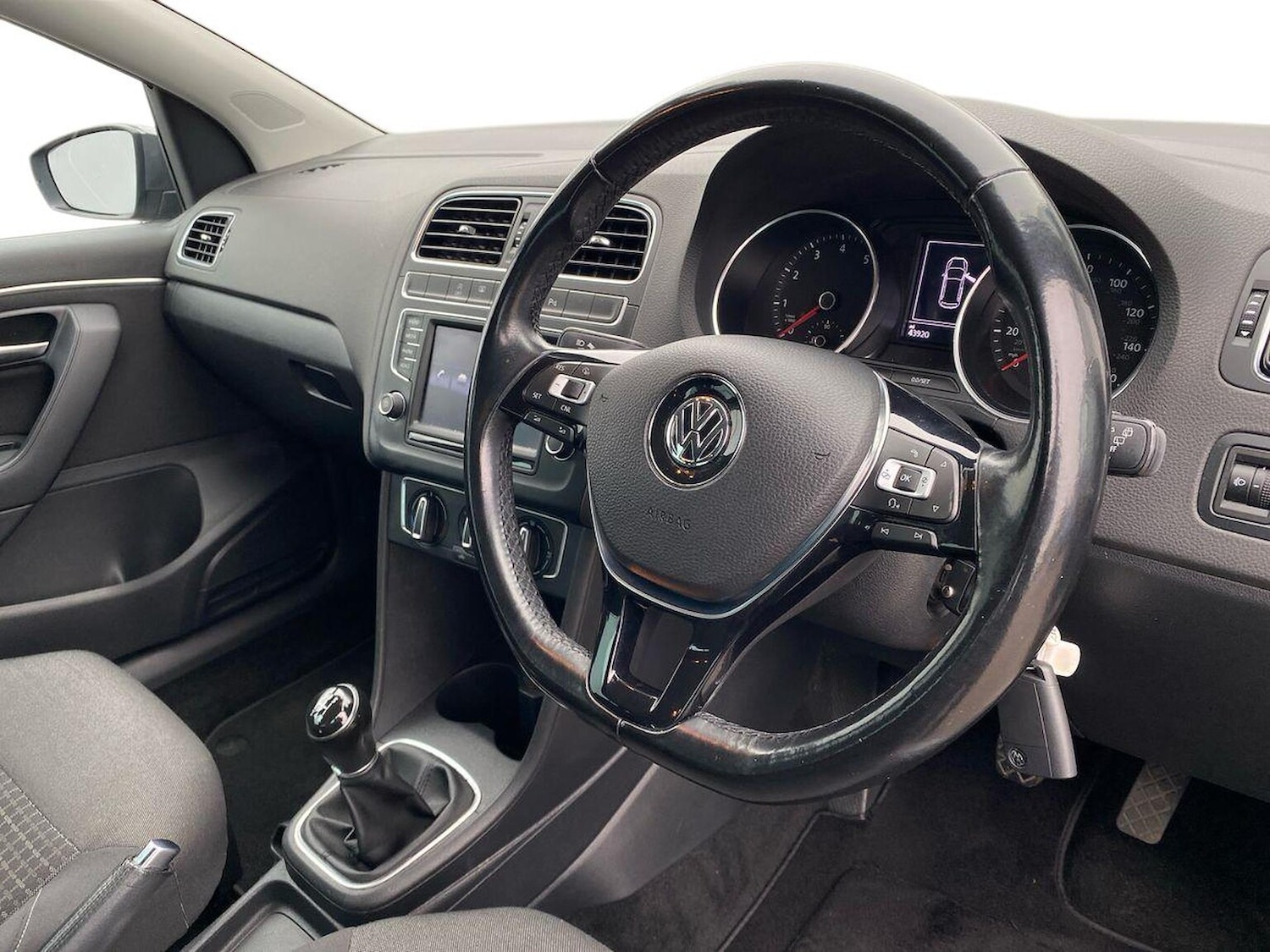 Used Volkswagen Polo 2017 for sale - 76288621: Photo 15