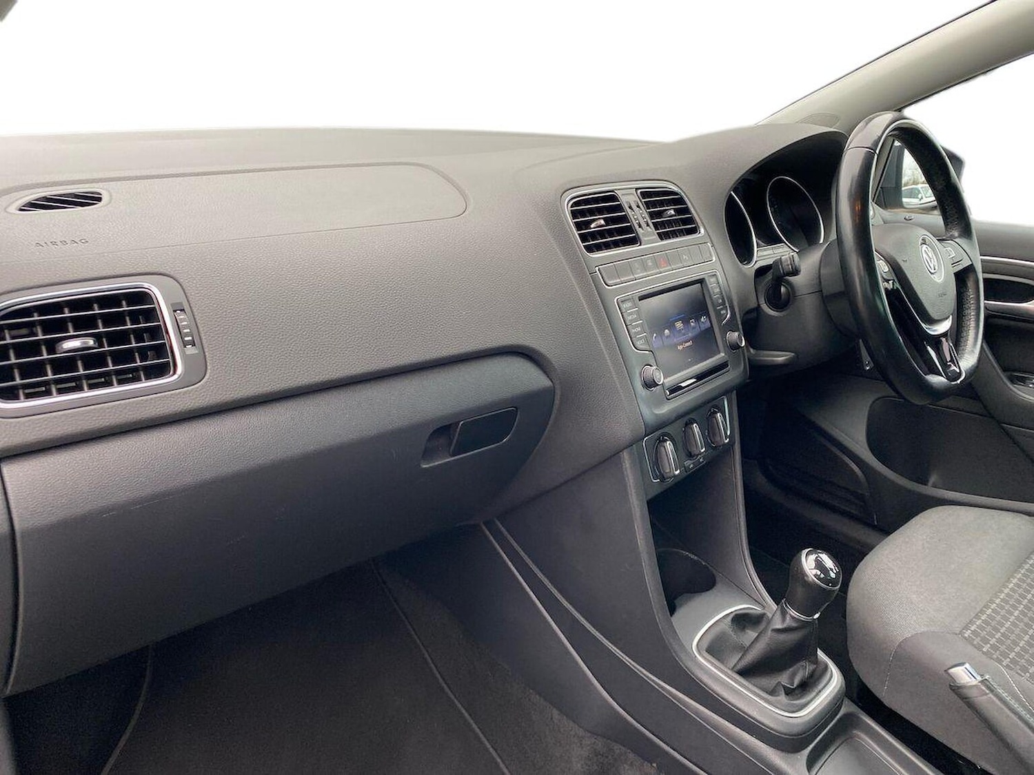 Used Volkswagen Polo 2017 for sale - 76288621: Photo 7