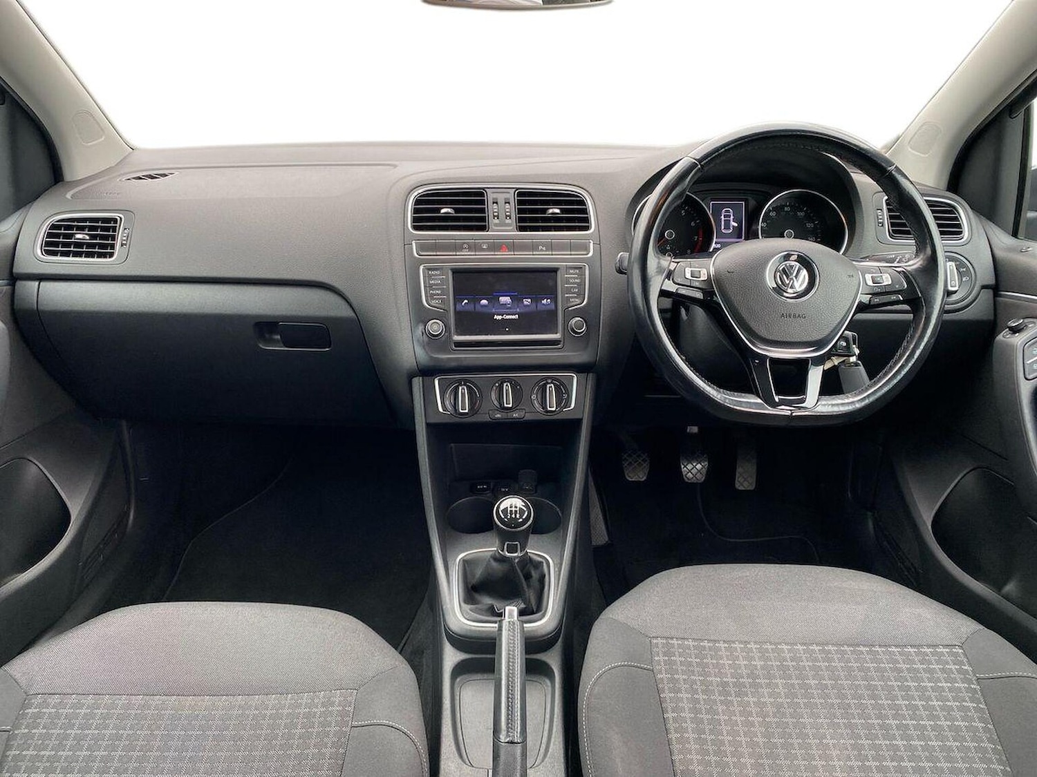 Used Volkswagen Polo 2017 for sale - 76288621: Photo 8