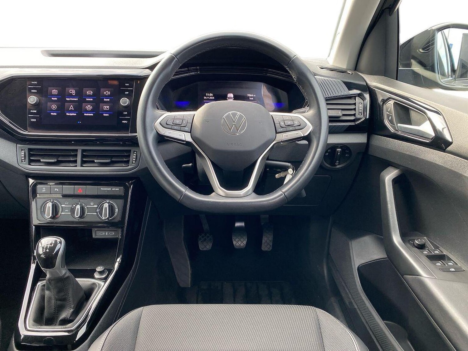 Used Volkswagen T-Cross 2023 for sale - 76464670: Photo 9