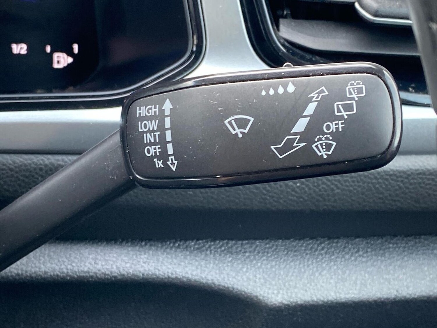 Used Volkswagen T-Roc 2023 for sale - 78195937: Photo 27