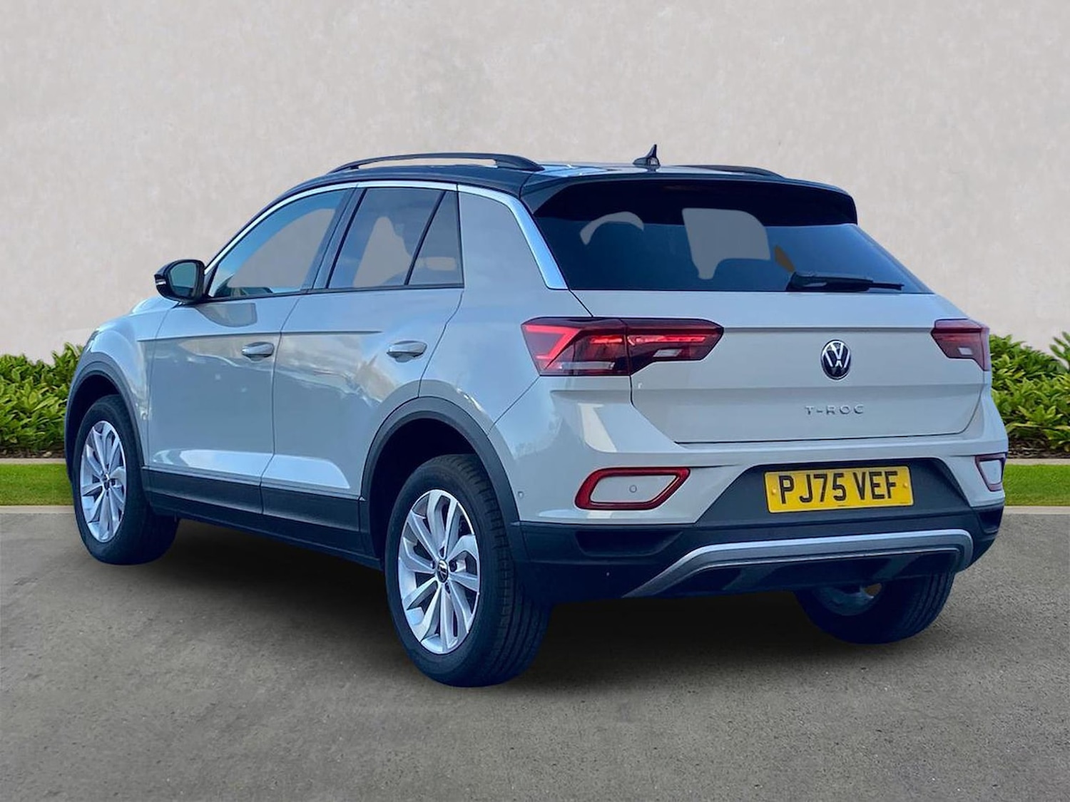 Used Volkswagen T-Roc 2025 for sale - 77488130: Photo 2