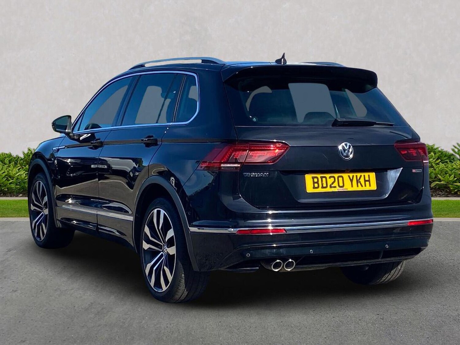 Used Volkswagen Tiguan 2020 for sale - 75987664: Photo 2
