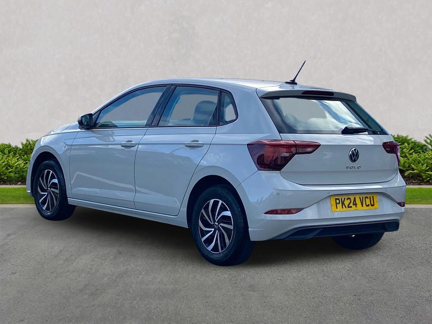 Used Volkswagen Polo 2024 for sale - 78064443: Photo 2