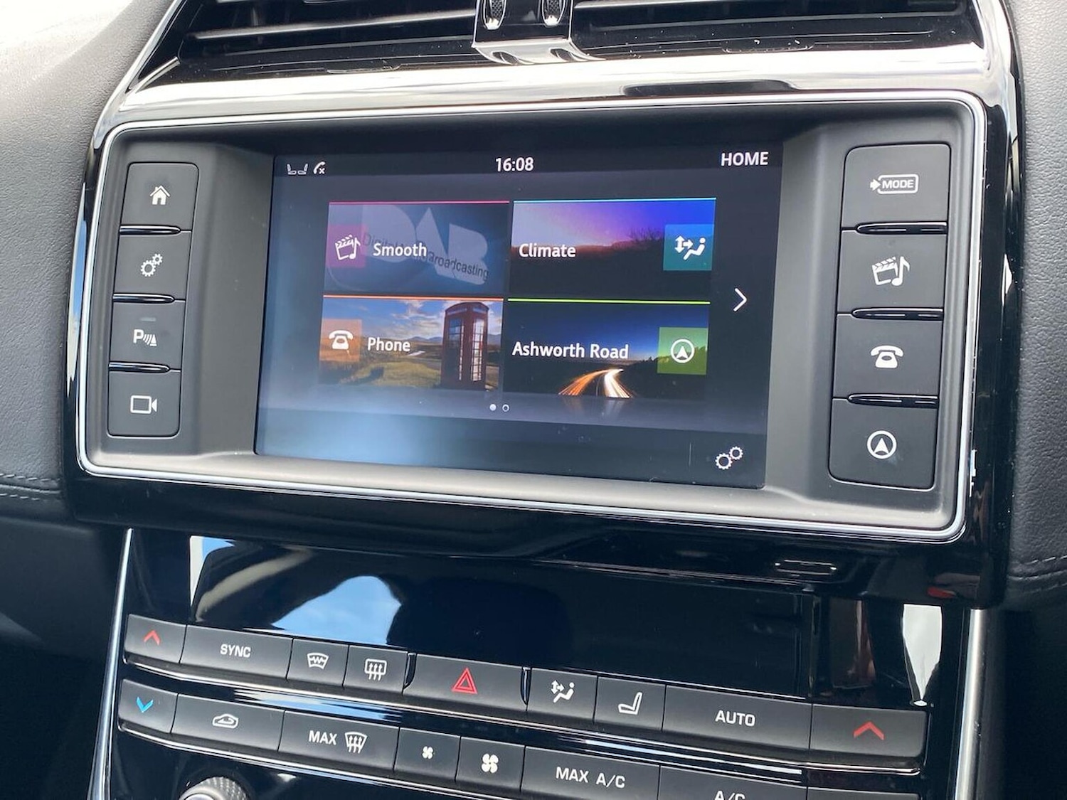 Used Jaguar XE 2016 for sale - 78195932: Photo 11