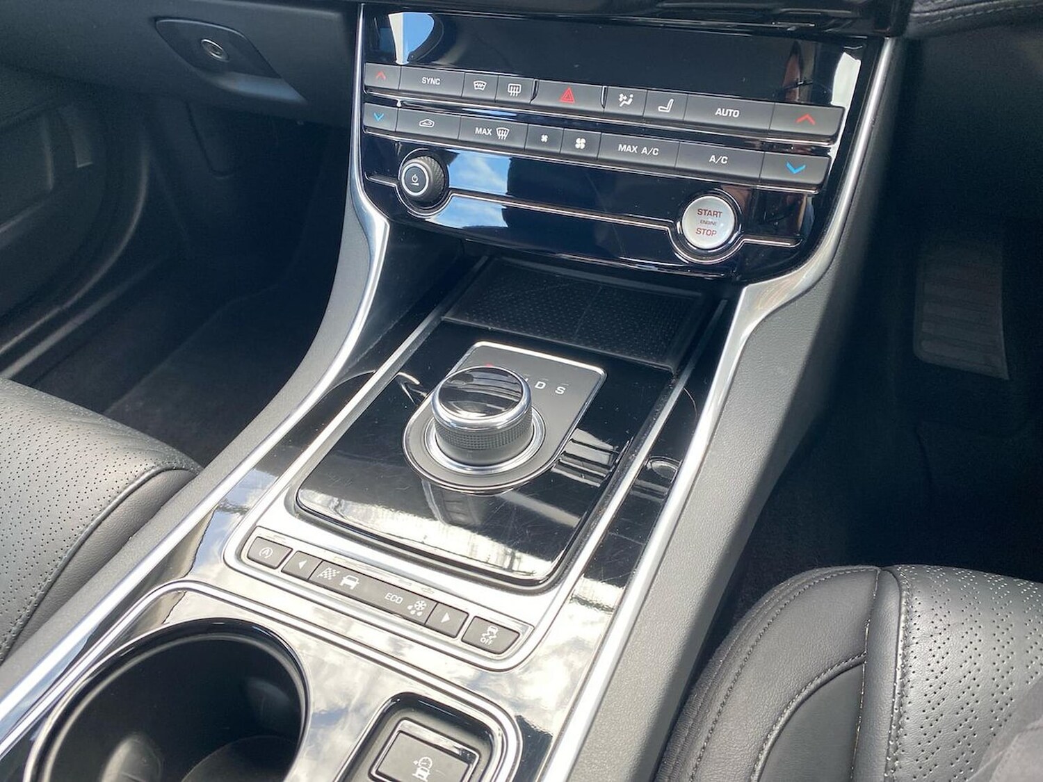 Used Jaguar XE 2016 for sale - 78195932: Photo 13