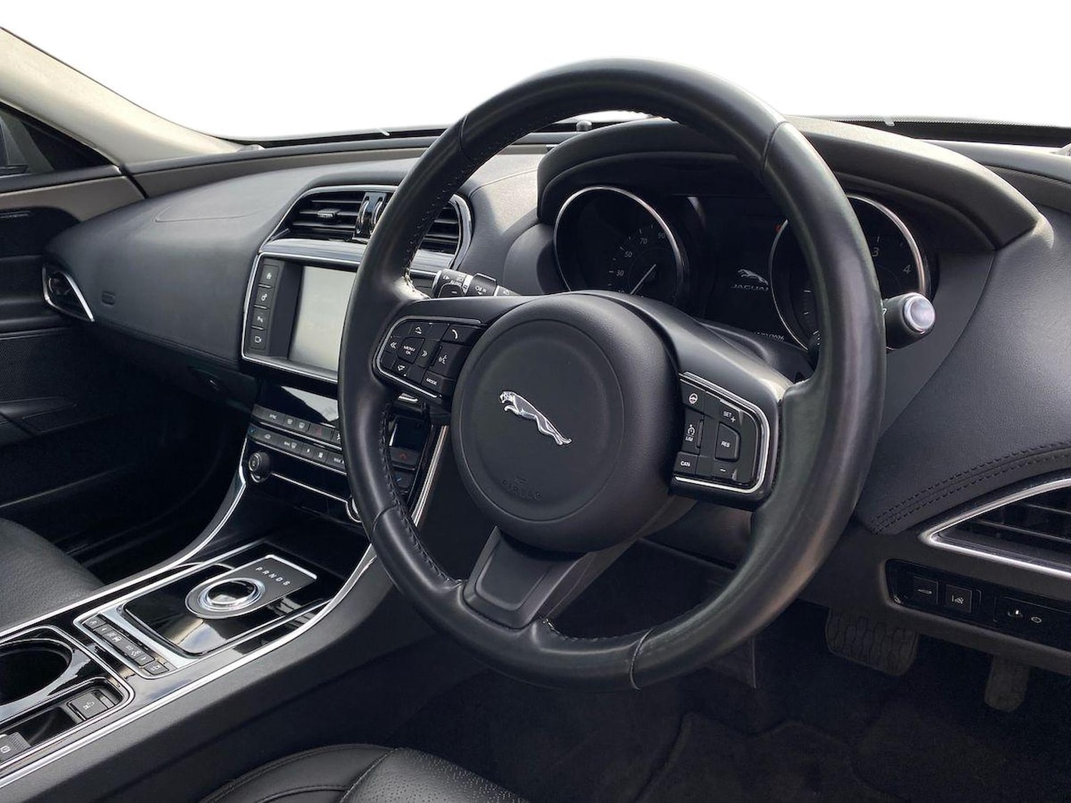 Used Jaguar XE 2016 for sale - 78195932: Photo 15