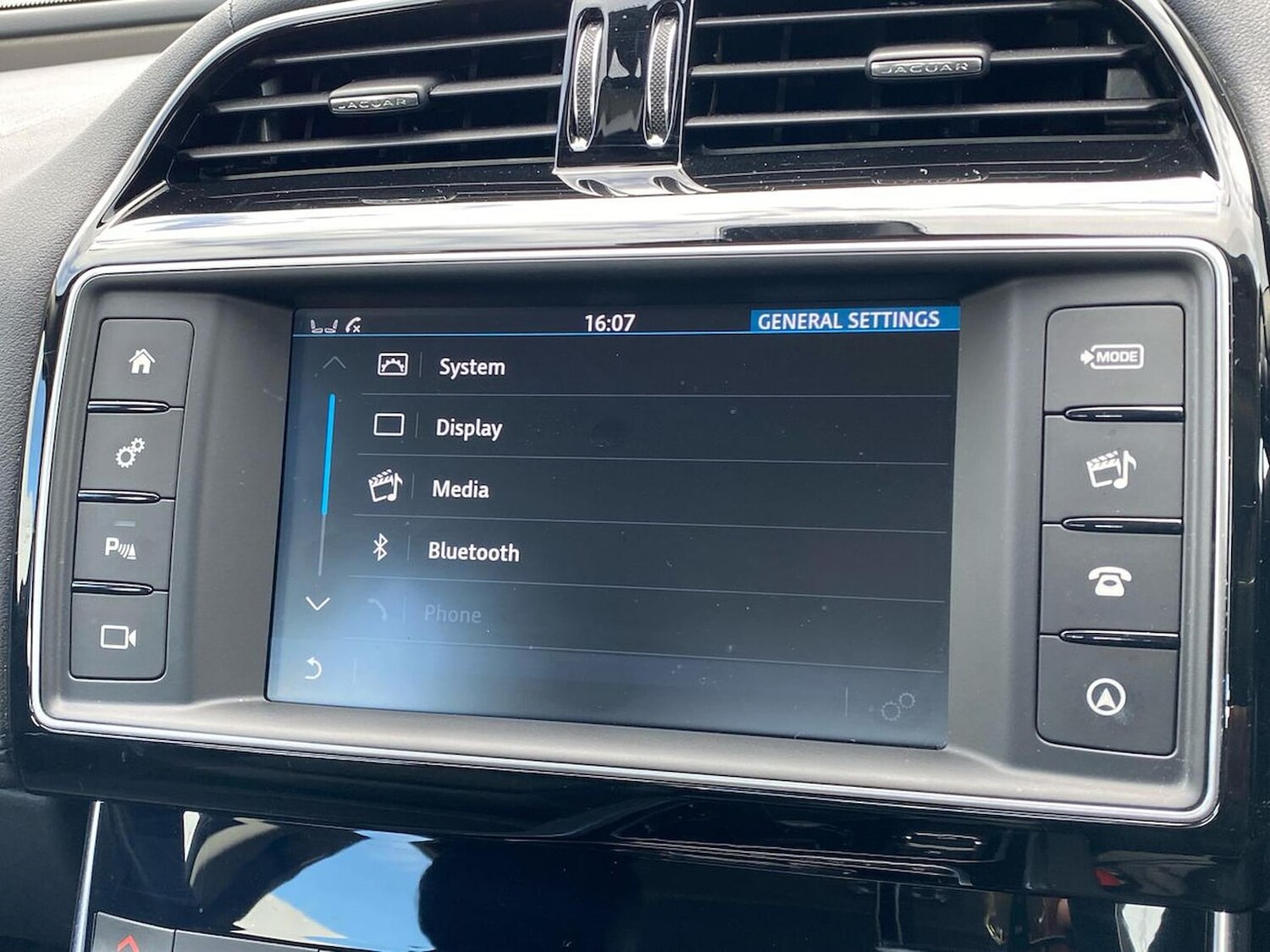 Used Jaguar XE 2016 for sale - 78195932: Photo 25