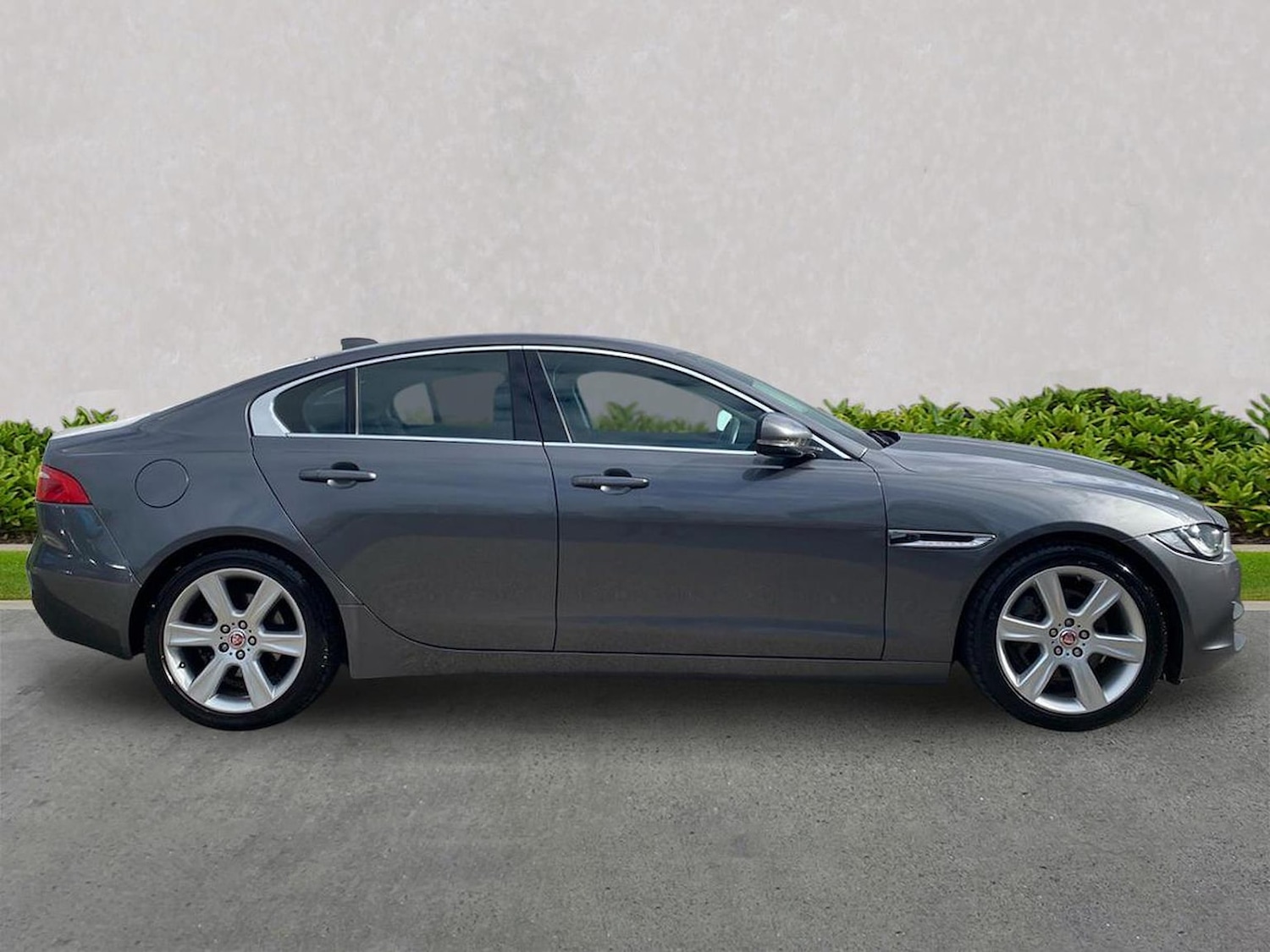 Used Jaguar XE 2016 for sale - 78195932: Photo 3