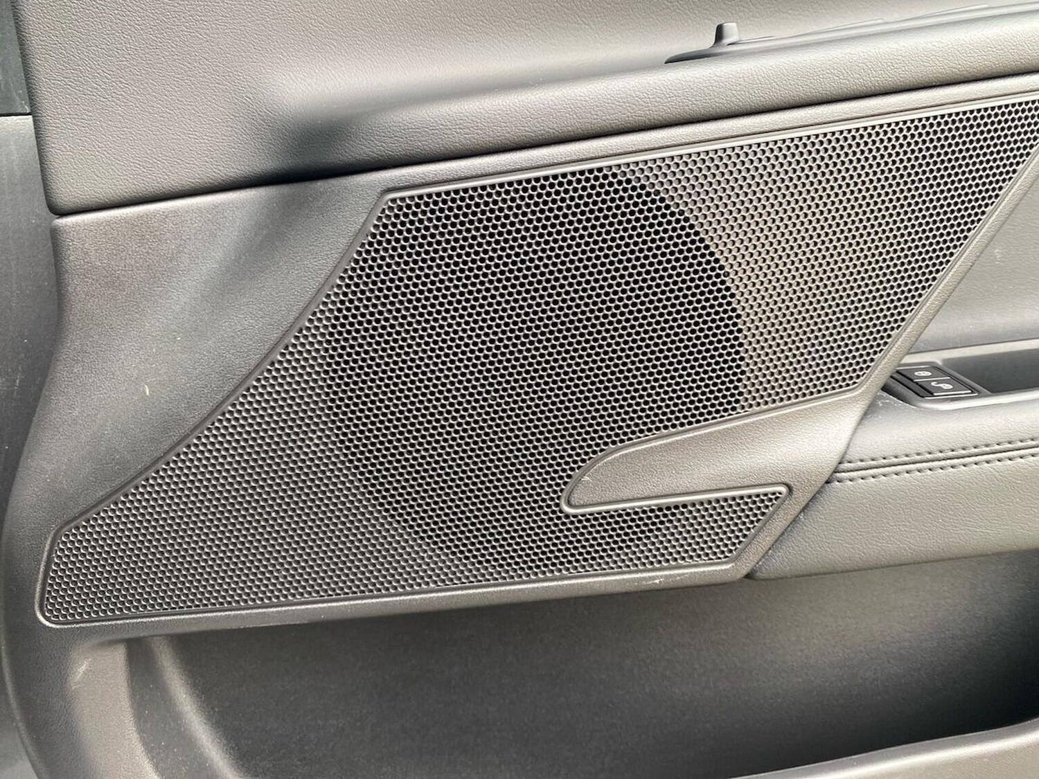 Used Jaguar XE 2016 for sale - 78195932: Photo 31