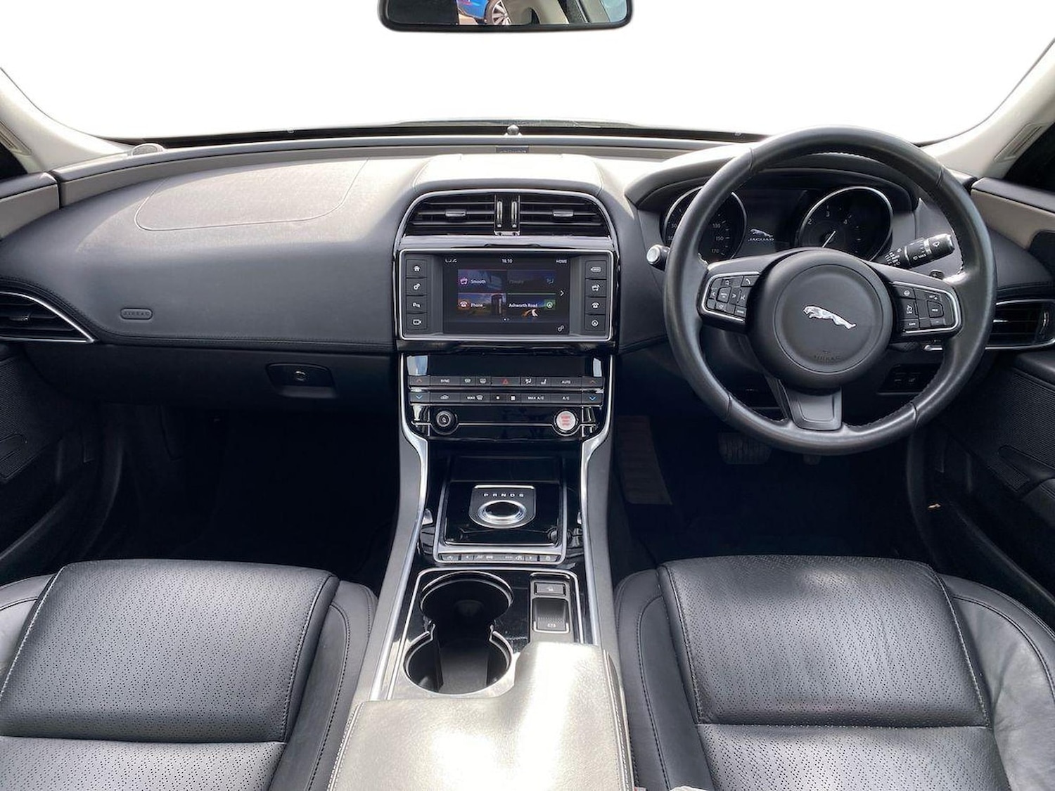 Used Jaguar XE 2016 for sale - 78195932: Photo 8