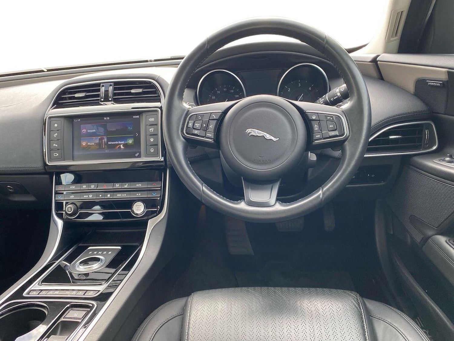 Used Jaguar XE 2016 for sale - 78195932: Photo 9