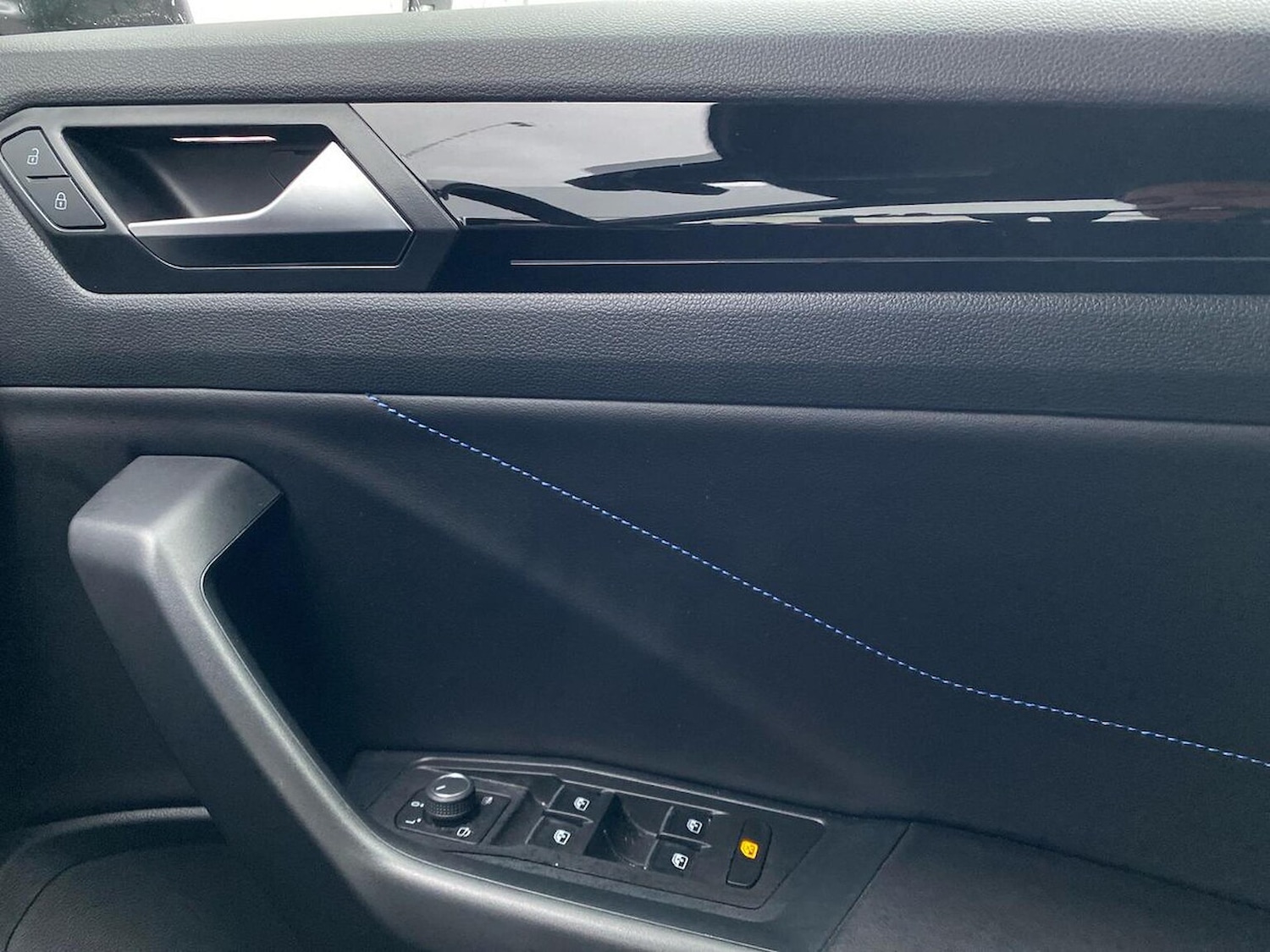 Used Volkswagen T-Roc 2023 for sale - 76821753: Photo 21