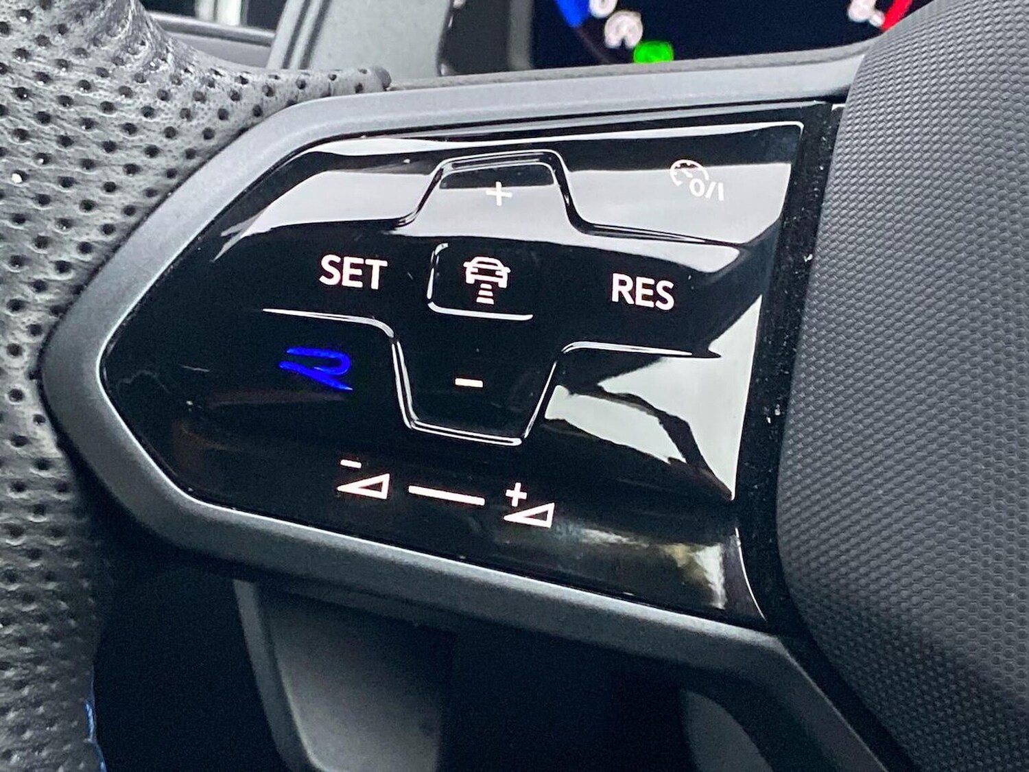 Used Volkswagen T-Roc 2023 for sale - 76821753: Photo 27