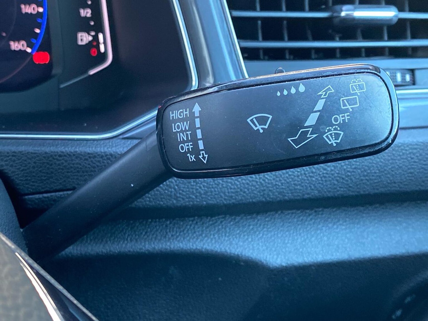 Used Volkswagen T-Roc 2021 for sale - 76699540: Photo 28