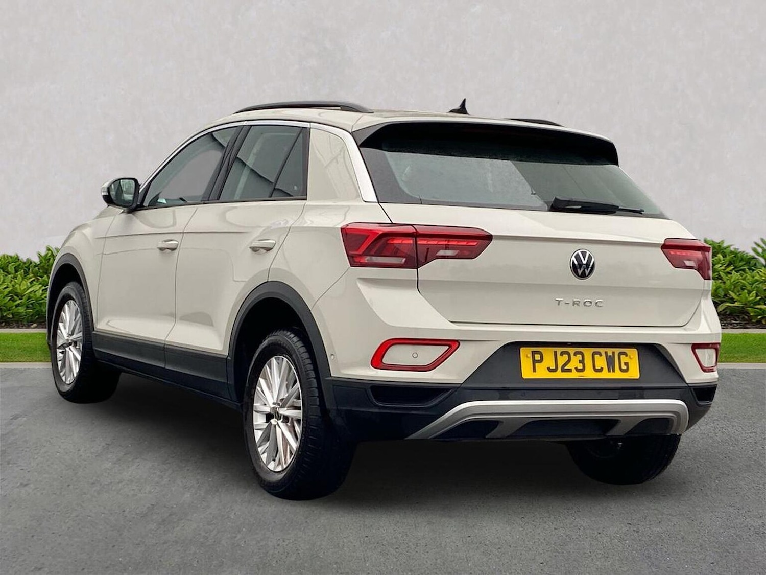 Used Volkswagen T-Roc 2023 for sale - 76821743: Photo 2