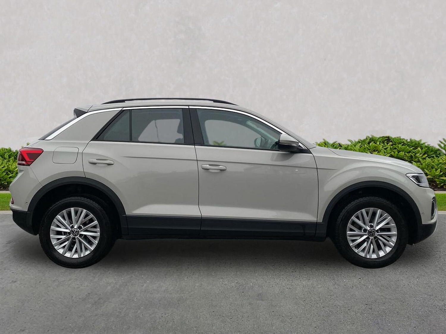 Used Volkswagen T-Roc 2023 for sale - 76821743: Photo 3