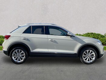 Used Volkswagen T-Roc 2023 for sale - 78195923: Photo