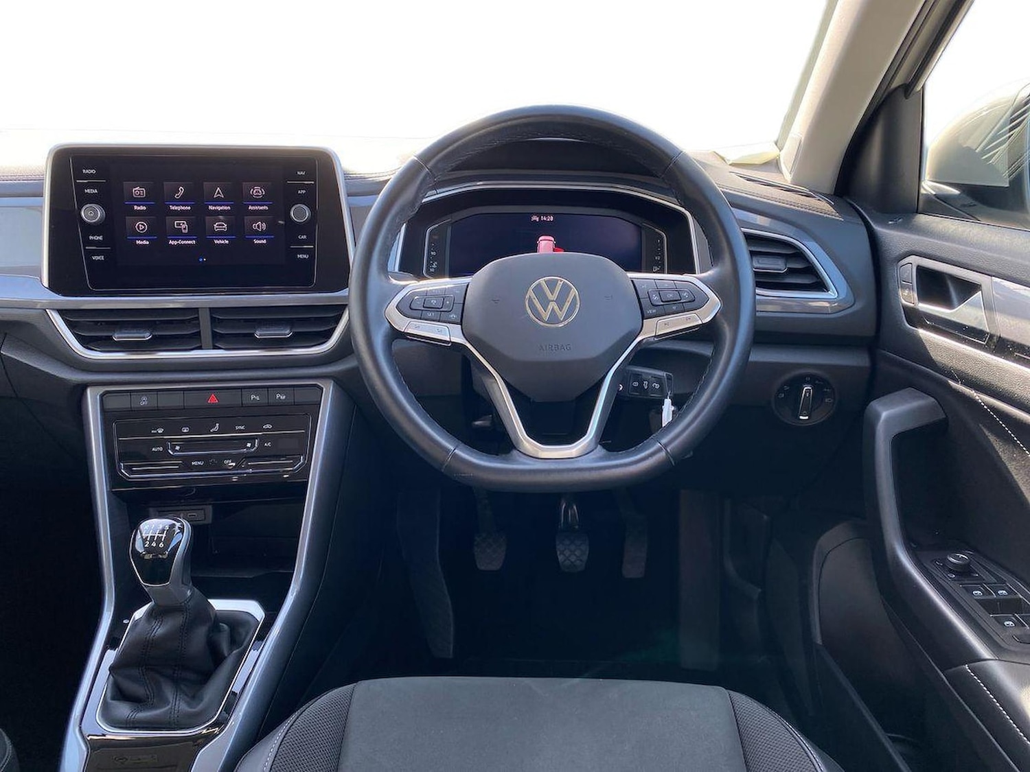 Used Volkswagen T-Roc 2023 for sale - 78195923: Photo 9