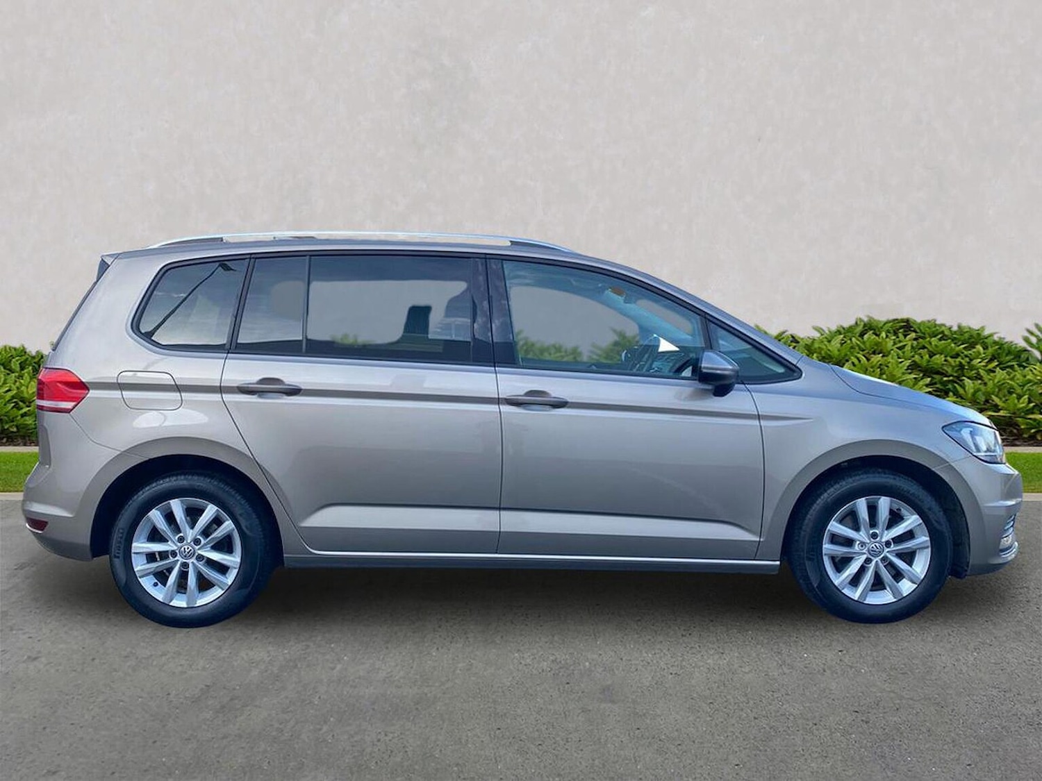 Used Volkswagen Touran 2017 for sale - 76504962: Photo 3