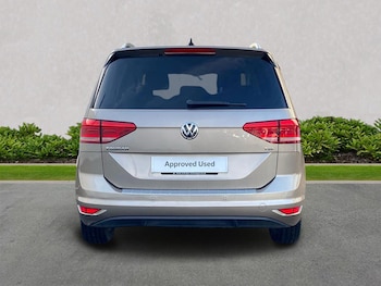 Used Volkswagen Touran 2017 for sale - 76504962: Photo