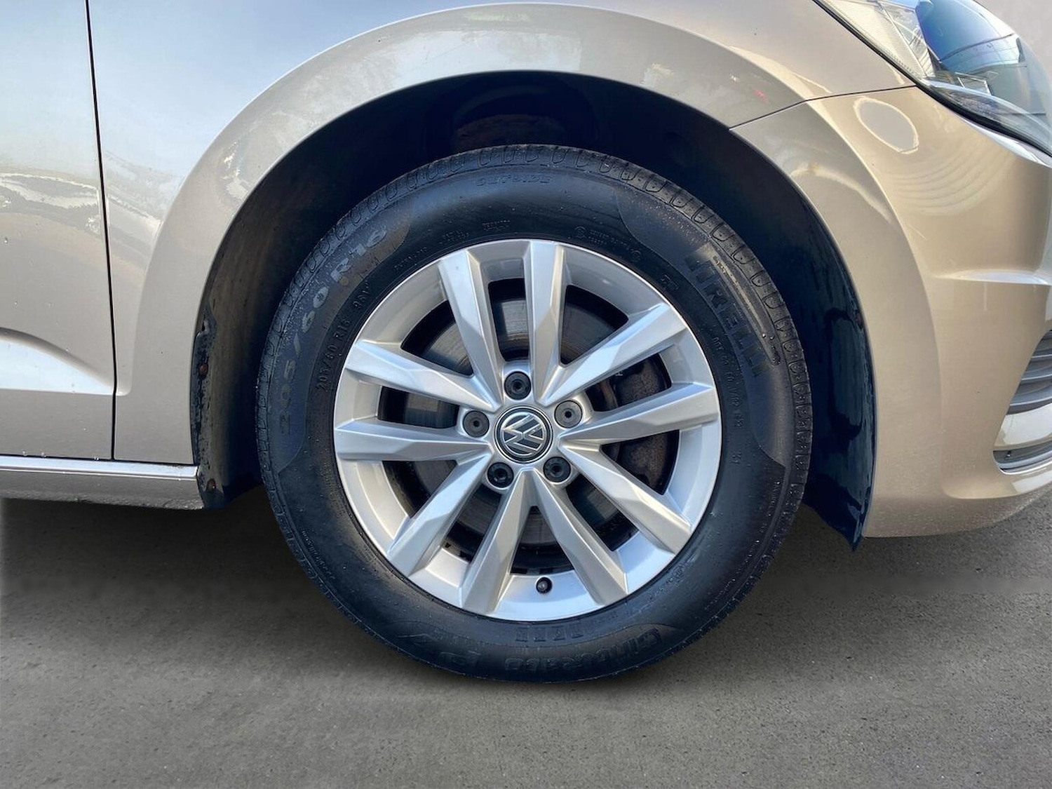 Used Volkswagen Touran 2017 for sale - 76504962: Photo 6