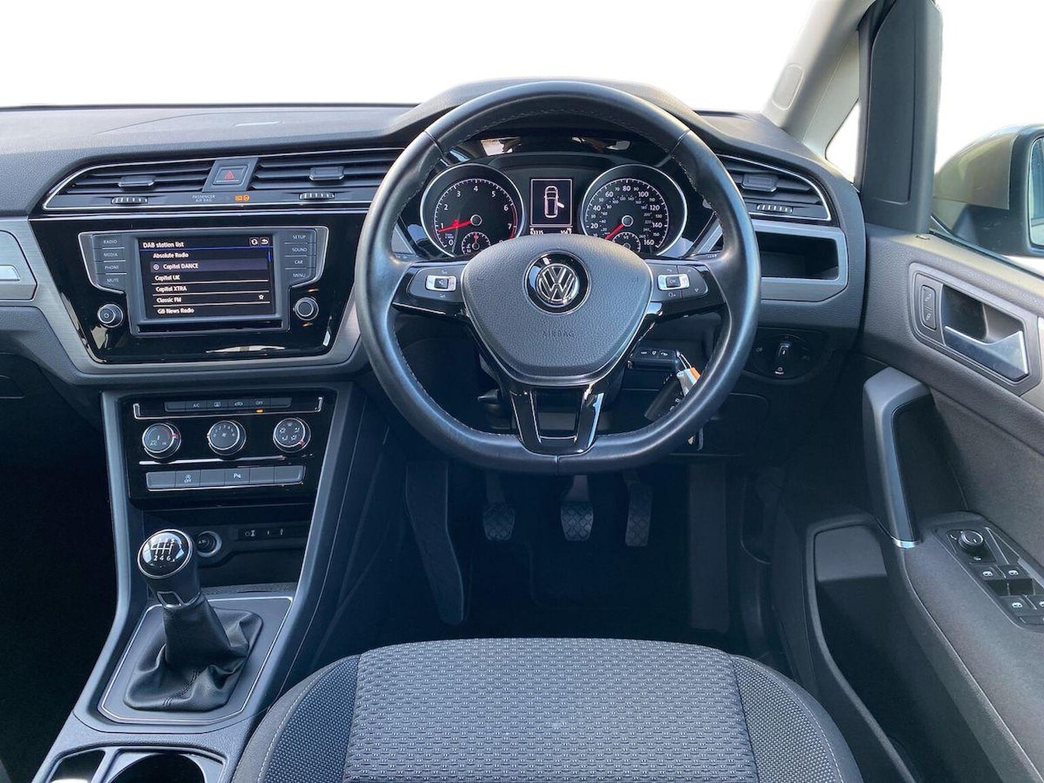 Used Volkswagen Touran 2017 for sale - 76504962: Photo 9