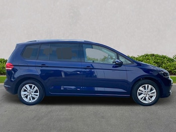 Used Volkswagen Touran 2022 for sale - 75557409: Photo