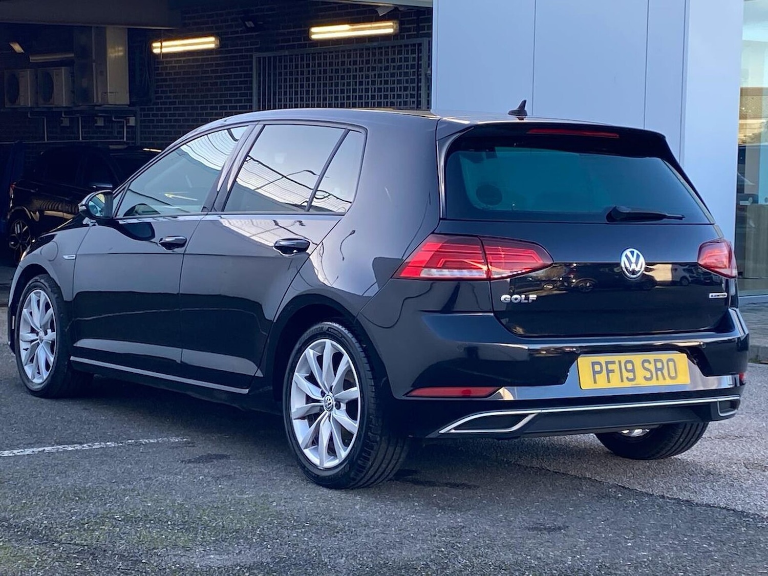 Used Volkswagen Golf 2019 for sale - 76628214: Photo 2