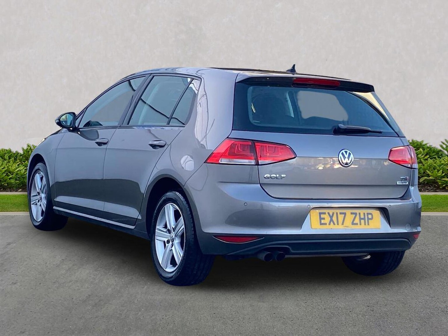 Used Volkswagen Golf 2017 for sale - 76963536: Photo 2