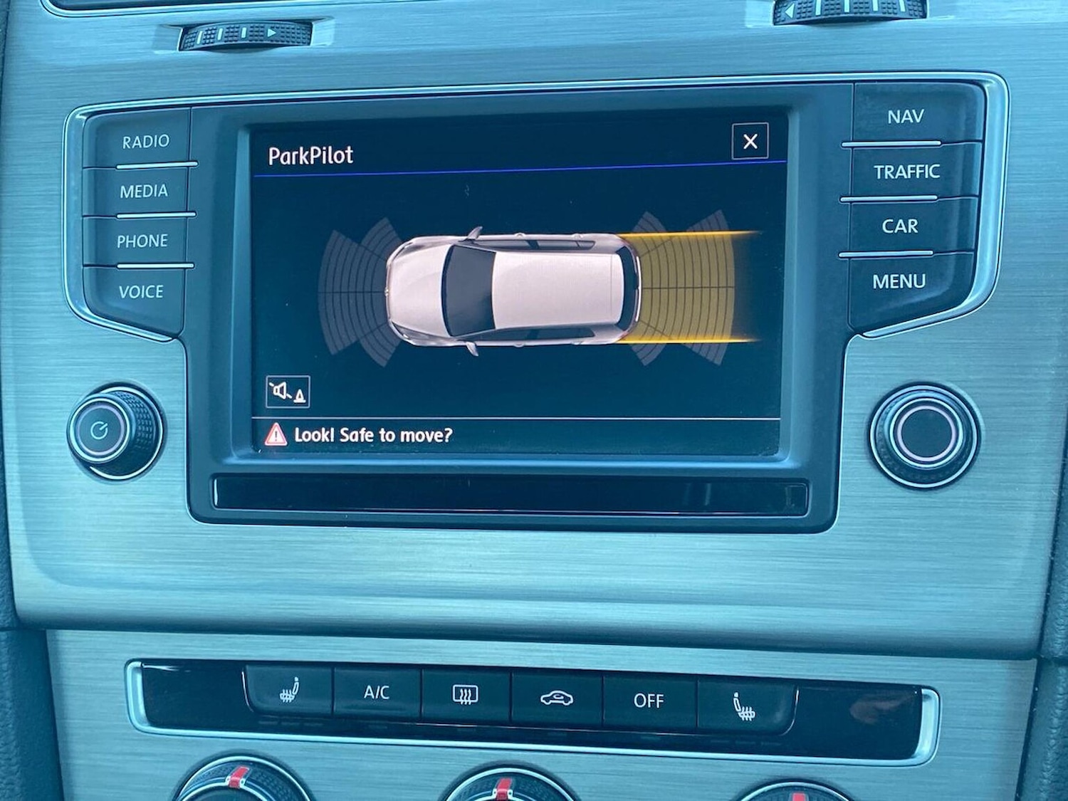 Used Volkswagen Golf 2017 for sale - 76963536: Photo 23