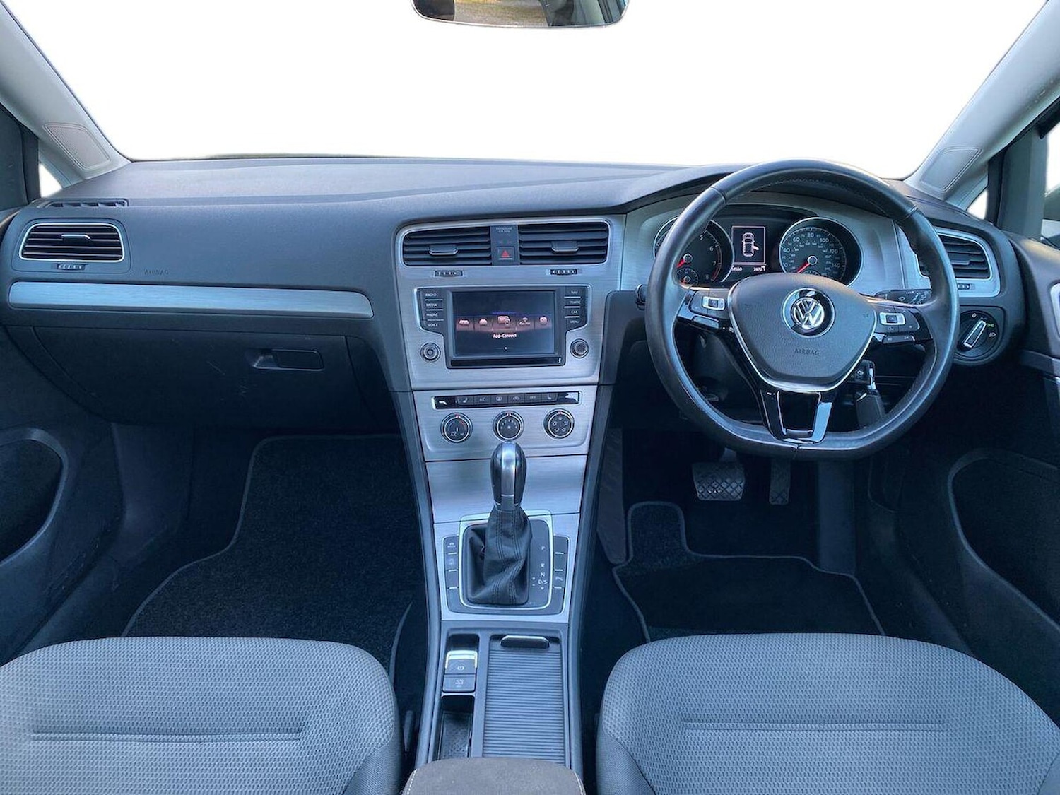 Used Volkswagen Golf 2017 for sale - 76963536: Photo 8