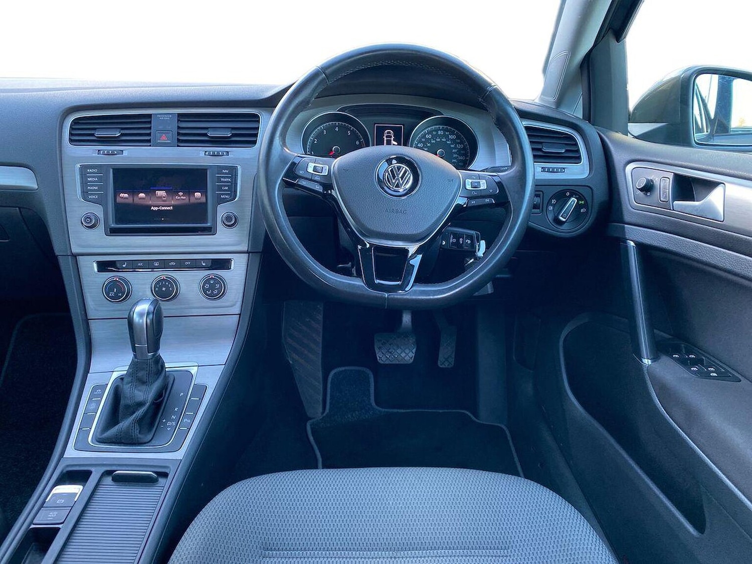 Used Volkswagen Golf 2017 for sale - 76963536: Photo 9