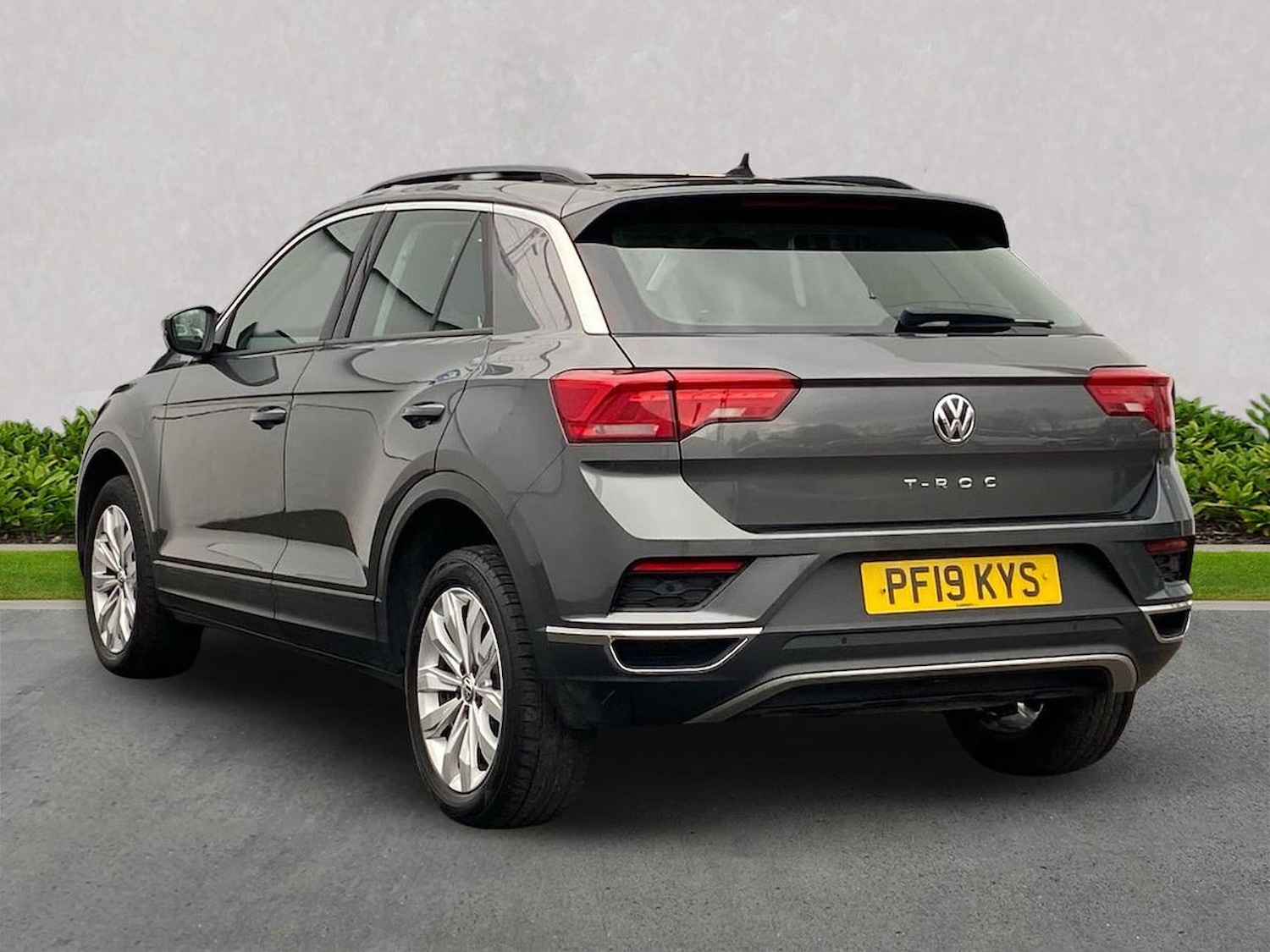 Used Volkswagen T-Roc 2019 for sale - 76490535: Photo 2