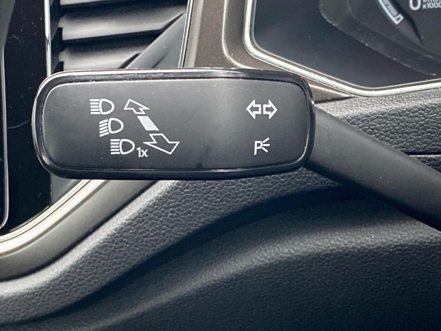 Used Volkswagen T-Roc 2019 for sale - 76490535: Photo 28