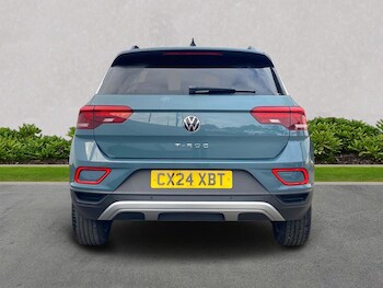 Used Volkswagen T-Roc 2024 for sale - 76040702: Photo