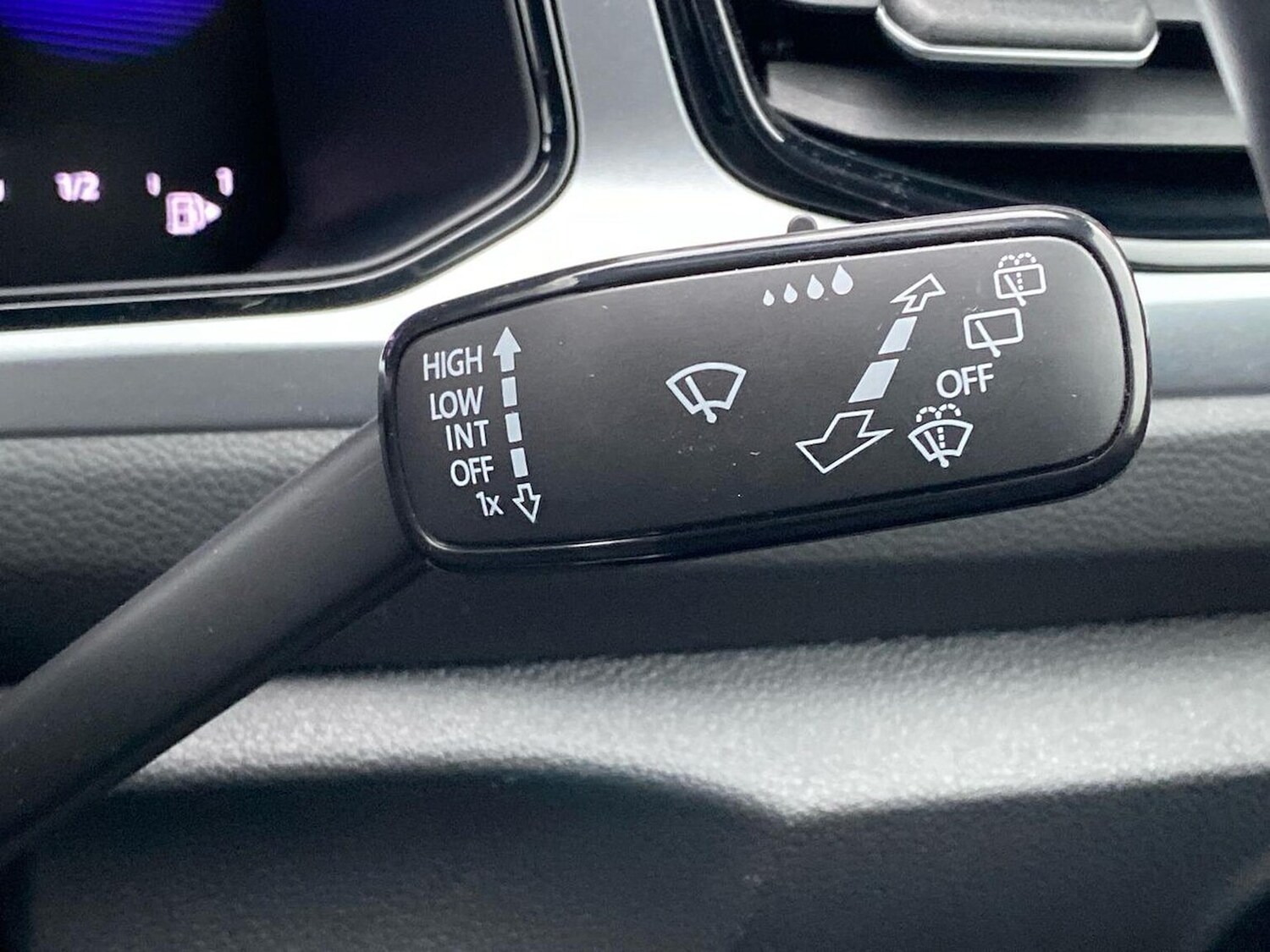 Used Volkswagen T-Roc 2023 for sale - 77488181: Photo 27