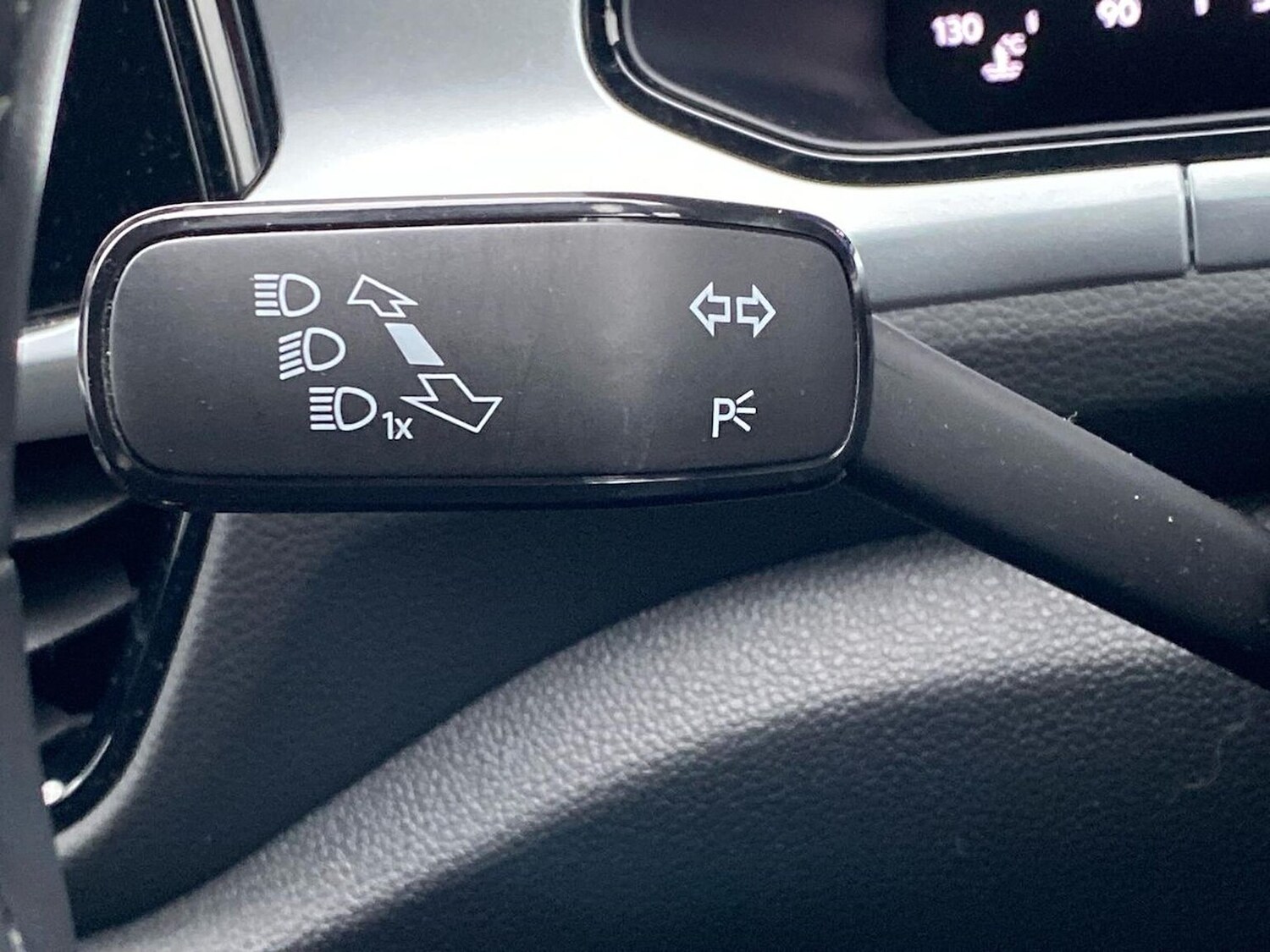 Used Volkswagen T-Roc 2023 for sale - 77488181: Photo 28