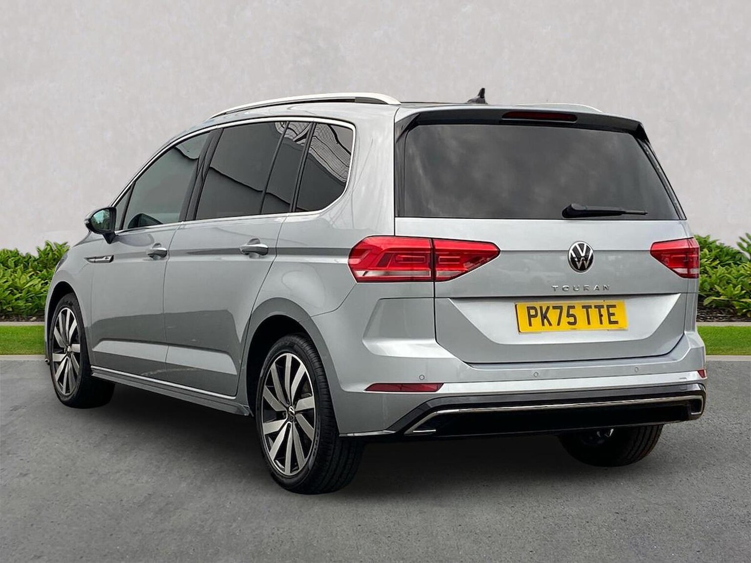 Used Volkswagen Touran 2025 for sale - 76194485: Photo 2